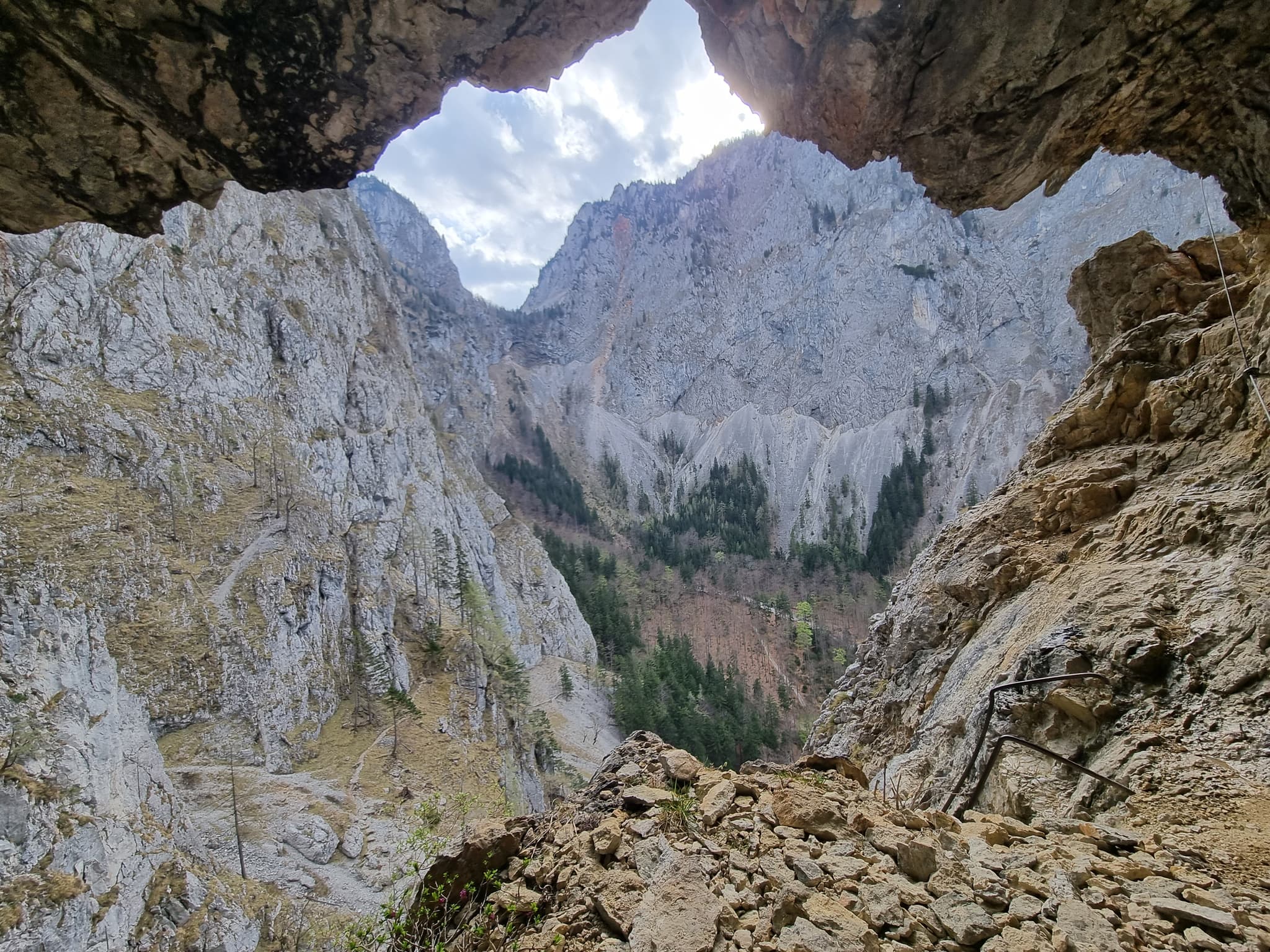 <p style="text-align: center">Hiking & rock climbing paradise!</p>