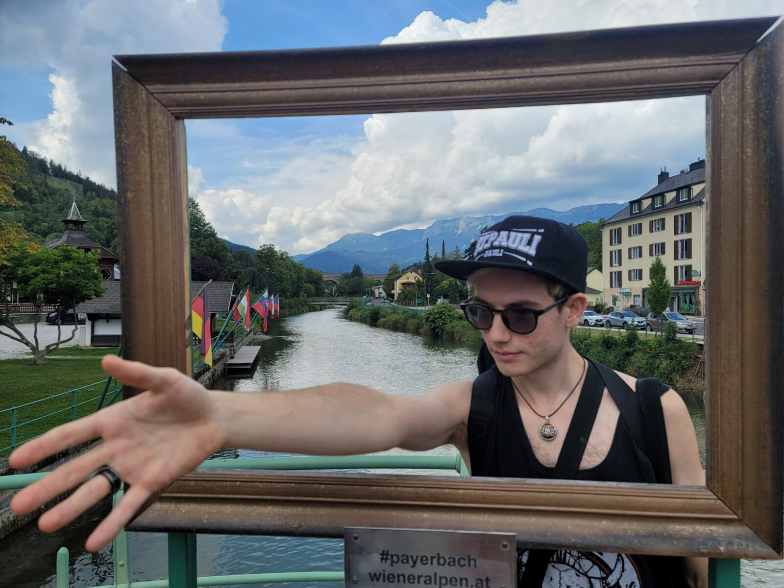 A picture frame held up over the Schwarza at Payerbach